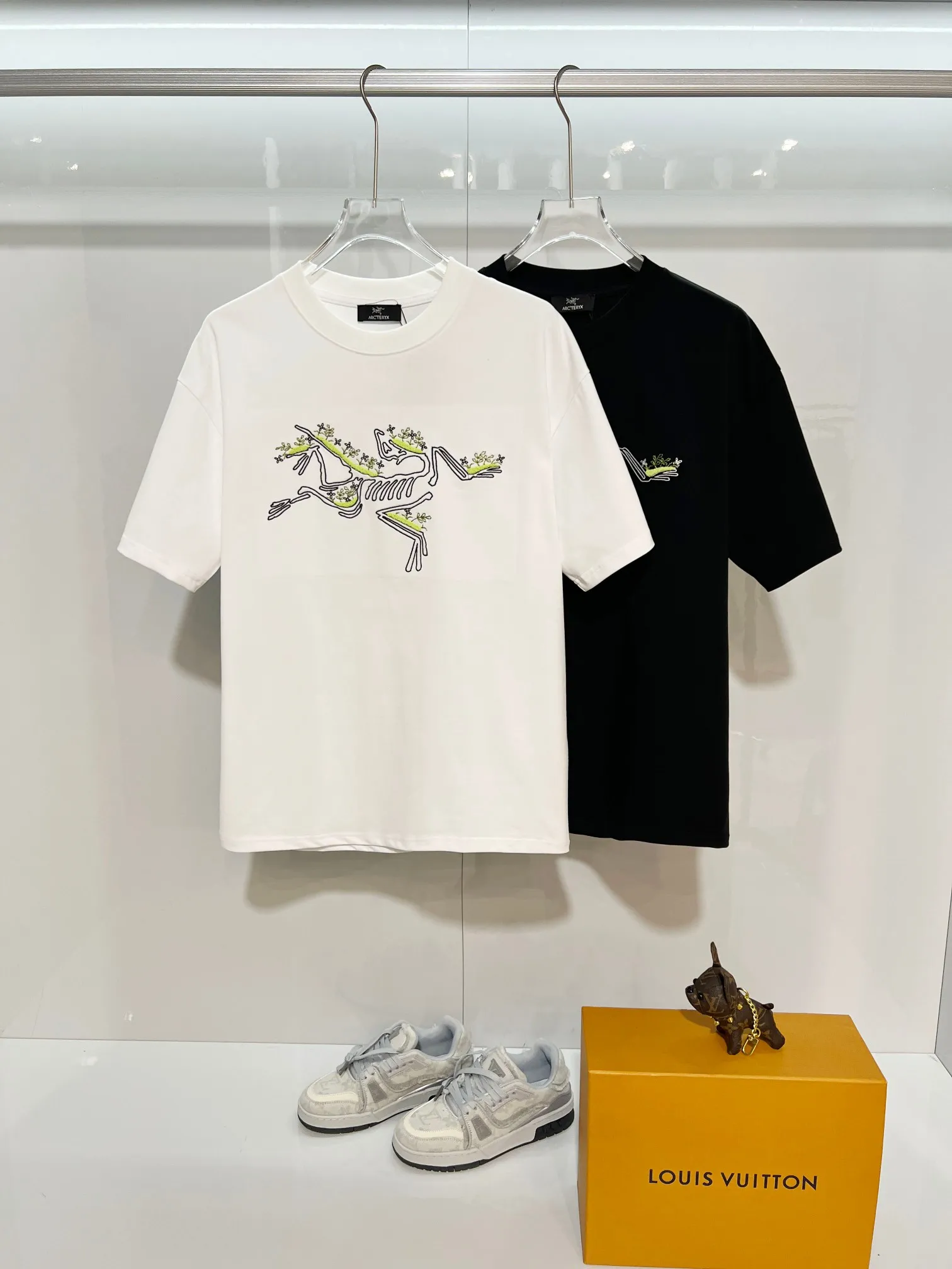 ARC TERYX/ Quality T Classic LOGO Same Style 2026ss Quality Versatile Quality : Black.White Size：S M L XL